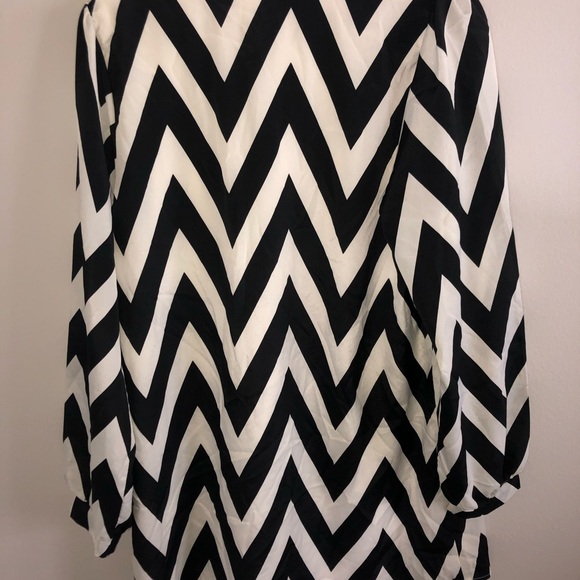 Everly zig zag shift dress size medium - Picture 4 of 4